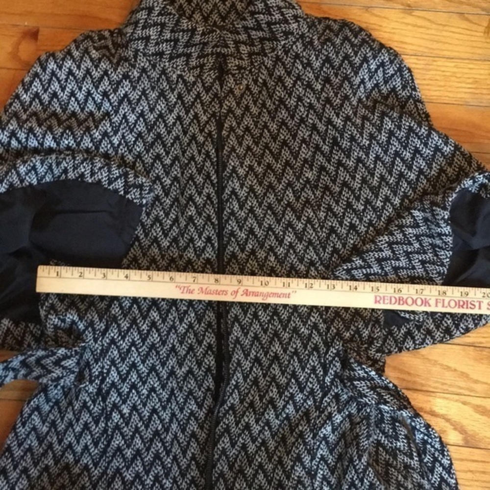 BB DAKOTA black and white jacket with cape - Picture 10 of 11